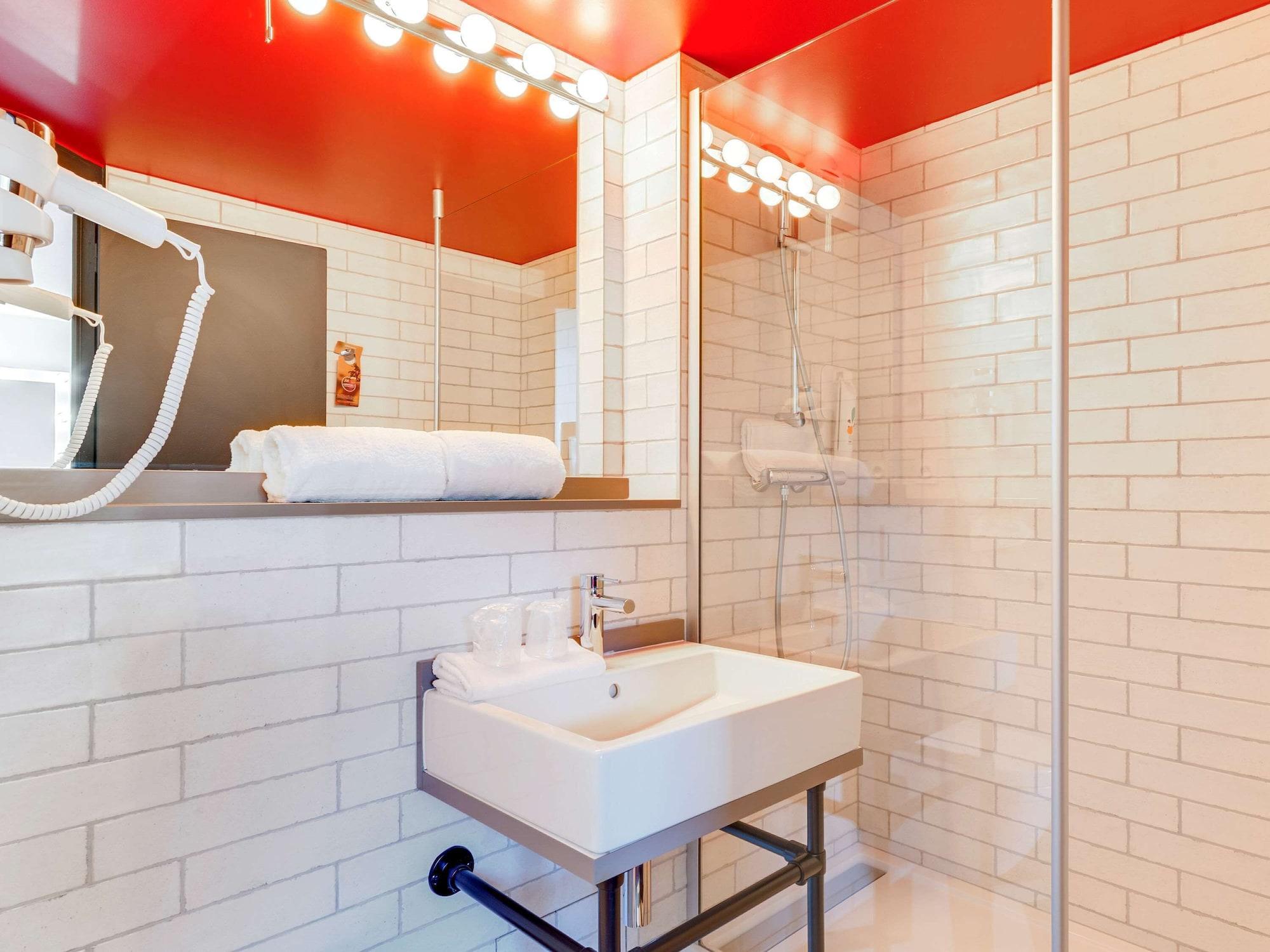 Отель Ibis Styles Paris Saint Denis La Plaine Экстерьер фото