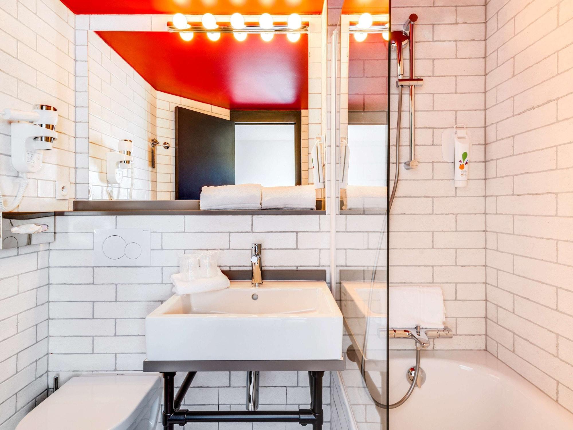 Отель Ibis Styles Paris Saint Denis La Plaine Экстерьер фото