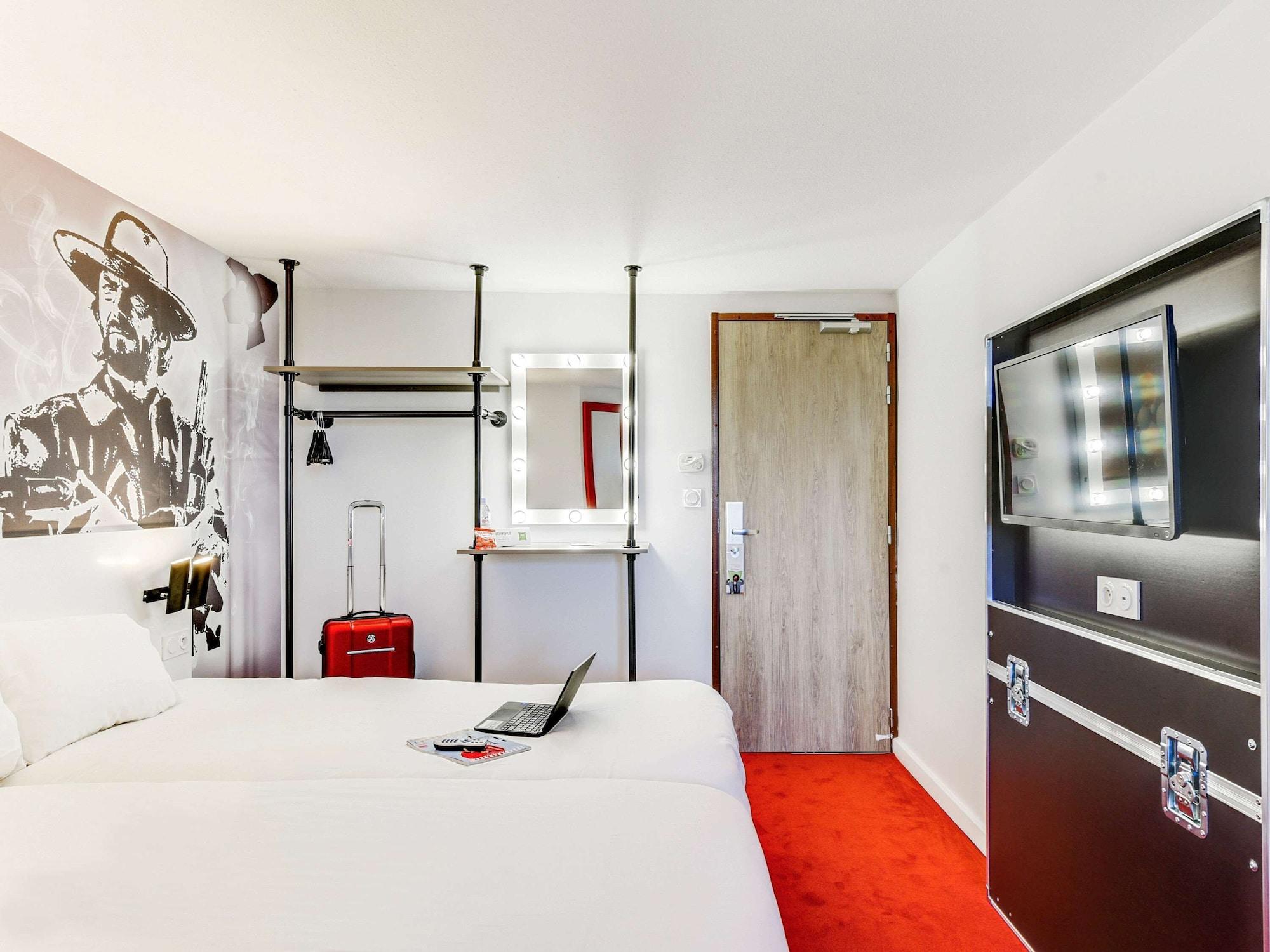 Отель Ibis Styles Paris Saint Denis La Plaine Экстерьер фото