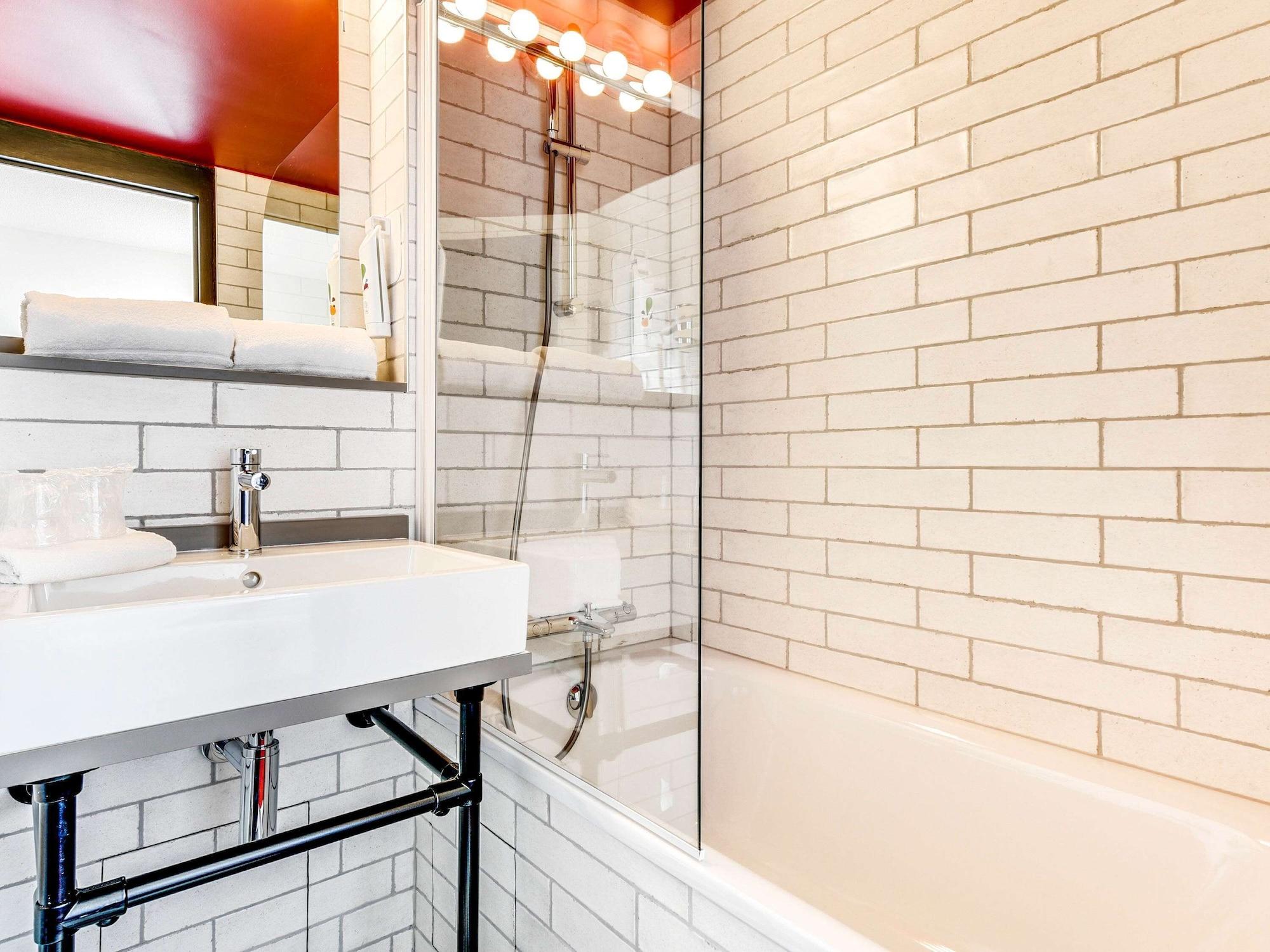 Отель Ibis Styles Paris Saint Denis La Plaine Экстерьер фото